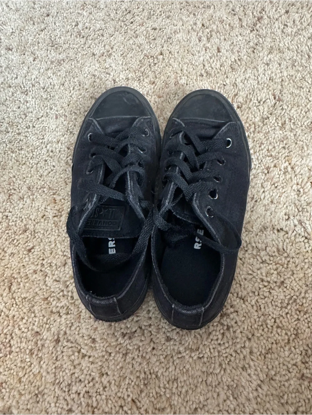 Kids all black converse 🖤
